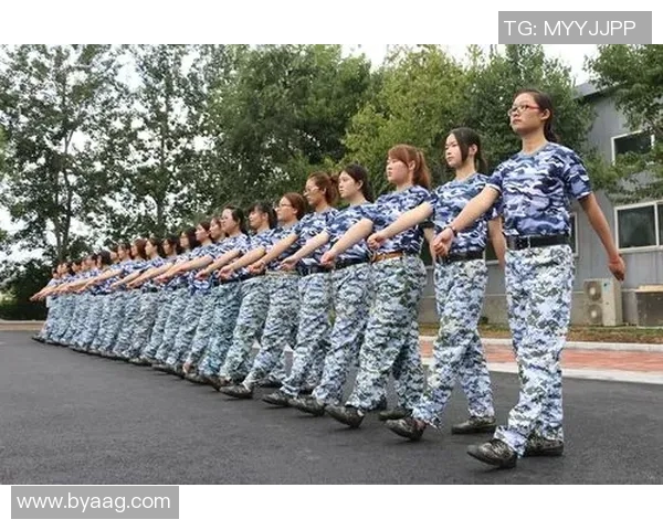 香港足球明星队黄子佼带领球队勇闯赛场展现风采与激情